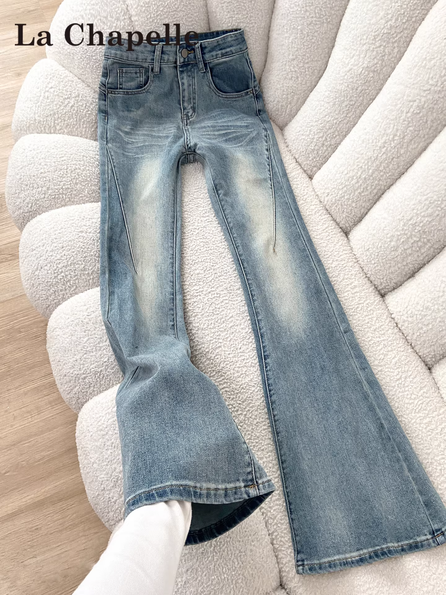 Quần jeans xếp ly màu sáng La Chapelle dành cho nữ, kiểu dáng mới thu đông 2025, dài chấm đất, cạp cao, ôm dáng, ống chuông