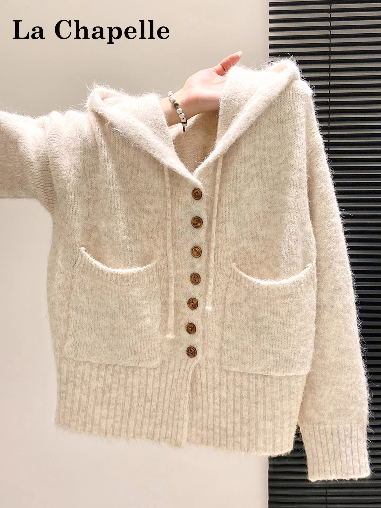 Áo khoác cardigan len dệt kim dài tay màu trắng La Chapelle dành cho nữ, kiểu dáng mùa thu đông 2025 mới, phong cách lười biếng.