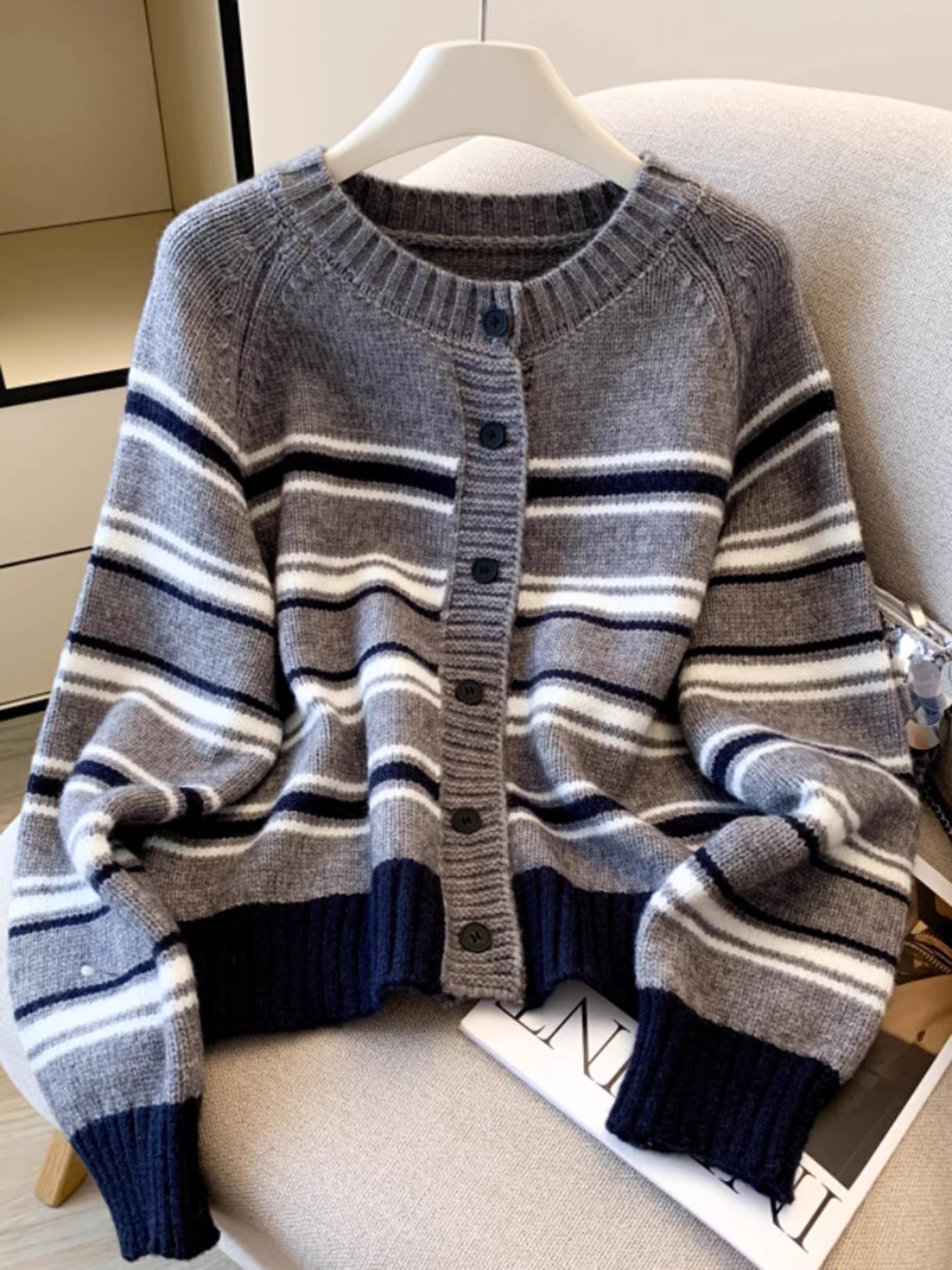 Áo len dệt kim dài tay kẻ sọc phong cách La Chapelle dành cho nữ, mẫu mới thu đông 2025, kiểu dáng rộng rãi