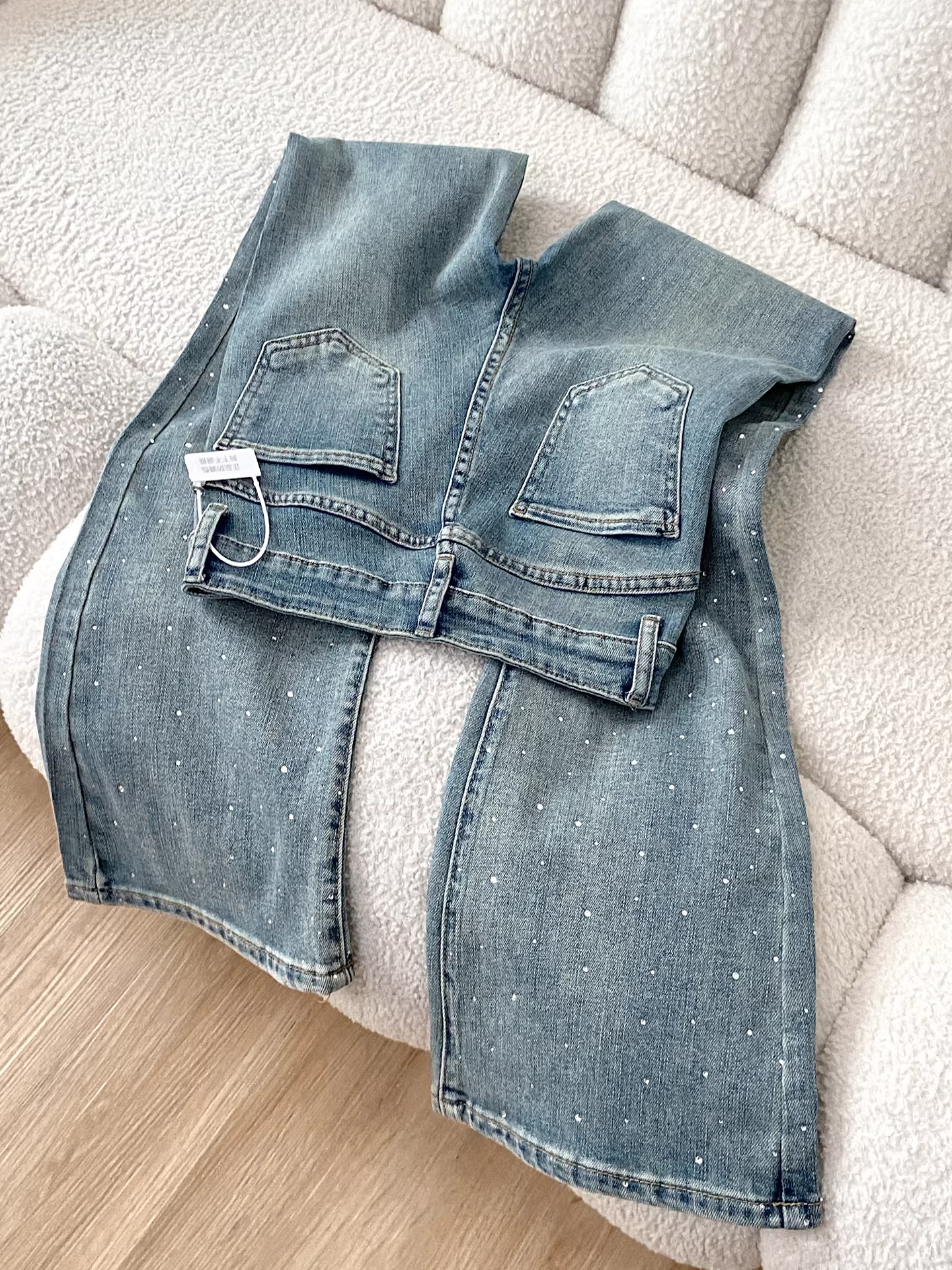 Quần jeans nữ La Chapelle màu sáng, dáng loe, không bó sát, kiểu mới thu đông 2025, cạp cao, đính đá, tôn dáng, ống chuông