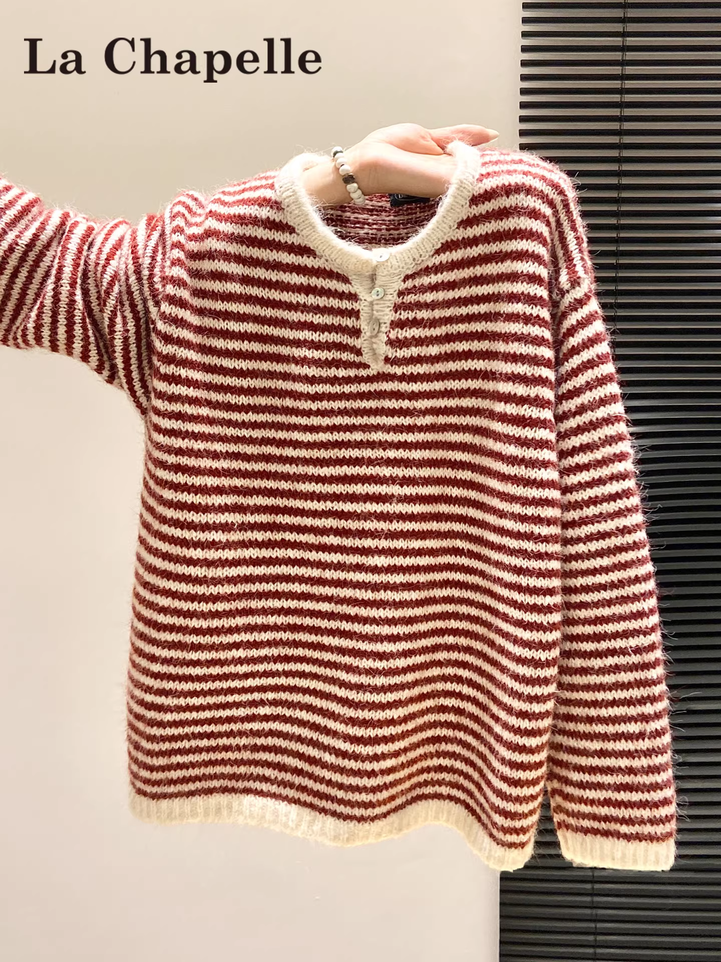 Áo len dệt kim dài tay kẻ sọc đỏ La Chapelle dành cho nữ, mẫu mới thu đông 2025, phong cách lười biếng, áo lót Giáng sinh