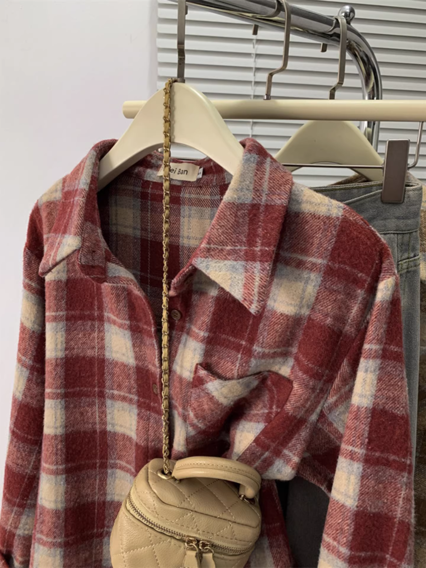 Áo sơ mi dài tay kẻ đỏ La Chapelle dành cho nữ, kiểu dáng mùa thu đông 2025, phong cách lười biếng, thích hợp mặc lớp