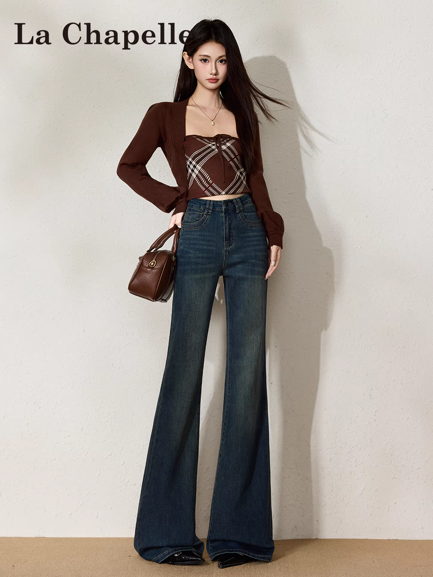 Quần jeans ống loe lót lông cừu La Chapelle dành cho nữ, mẫu mới thu đông 2025, cạp cao, ôm dáng, không bó sát.