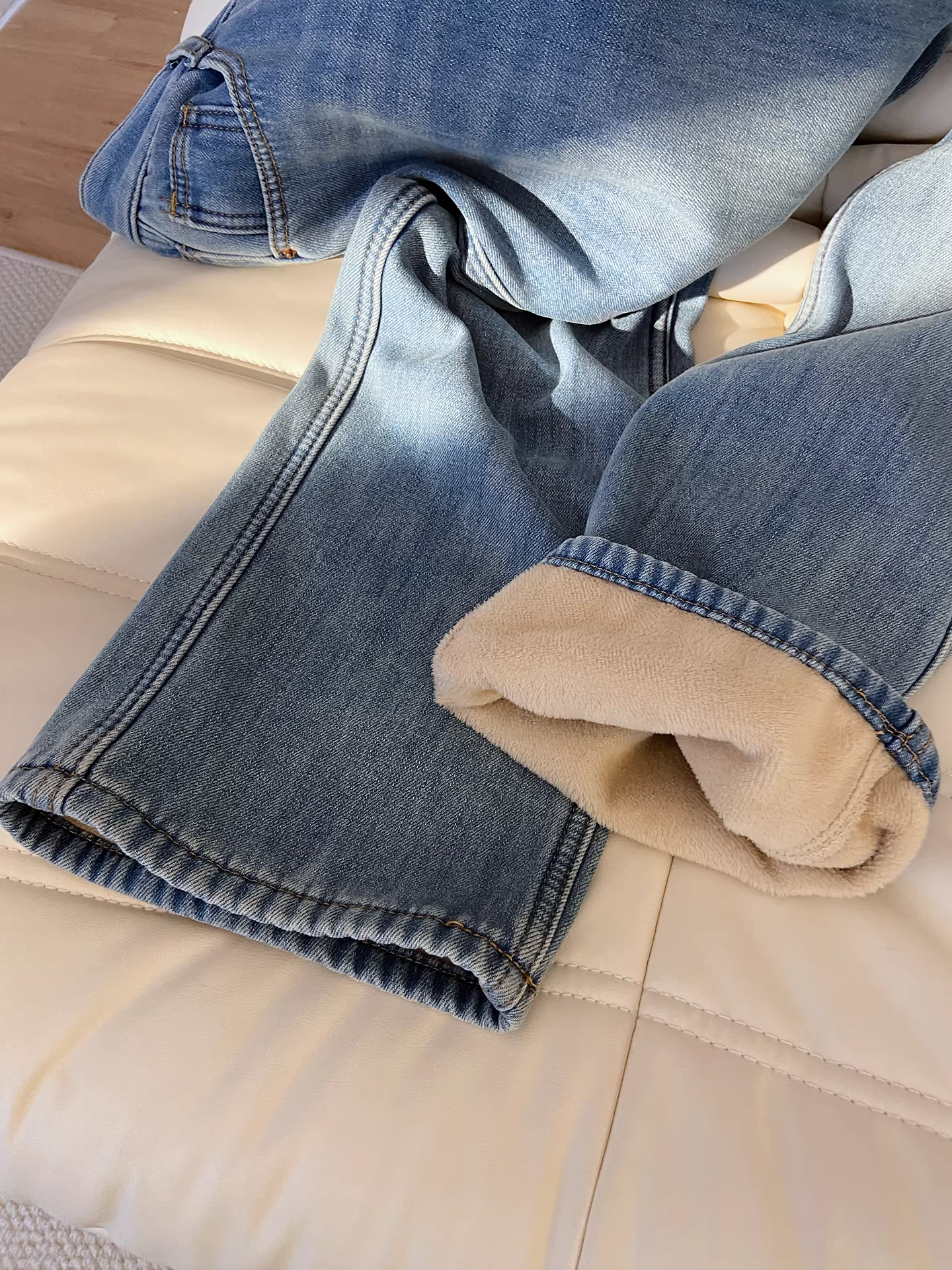 Quần jeans ống rộng lót lông dày kiểu La Chapelle dành cho nữ, thu đông 2025, kiểu dáng mới, cạp cao, ôm dáng, thẳng.