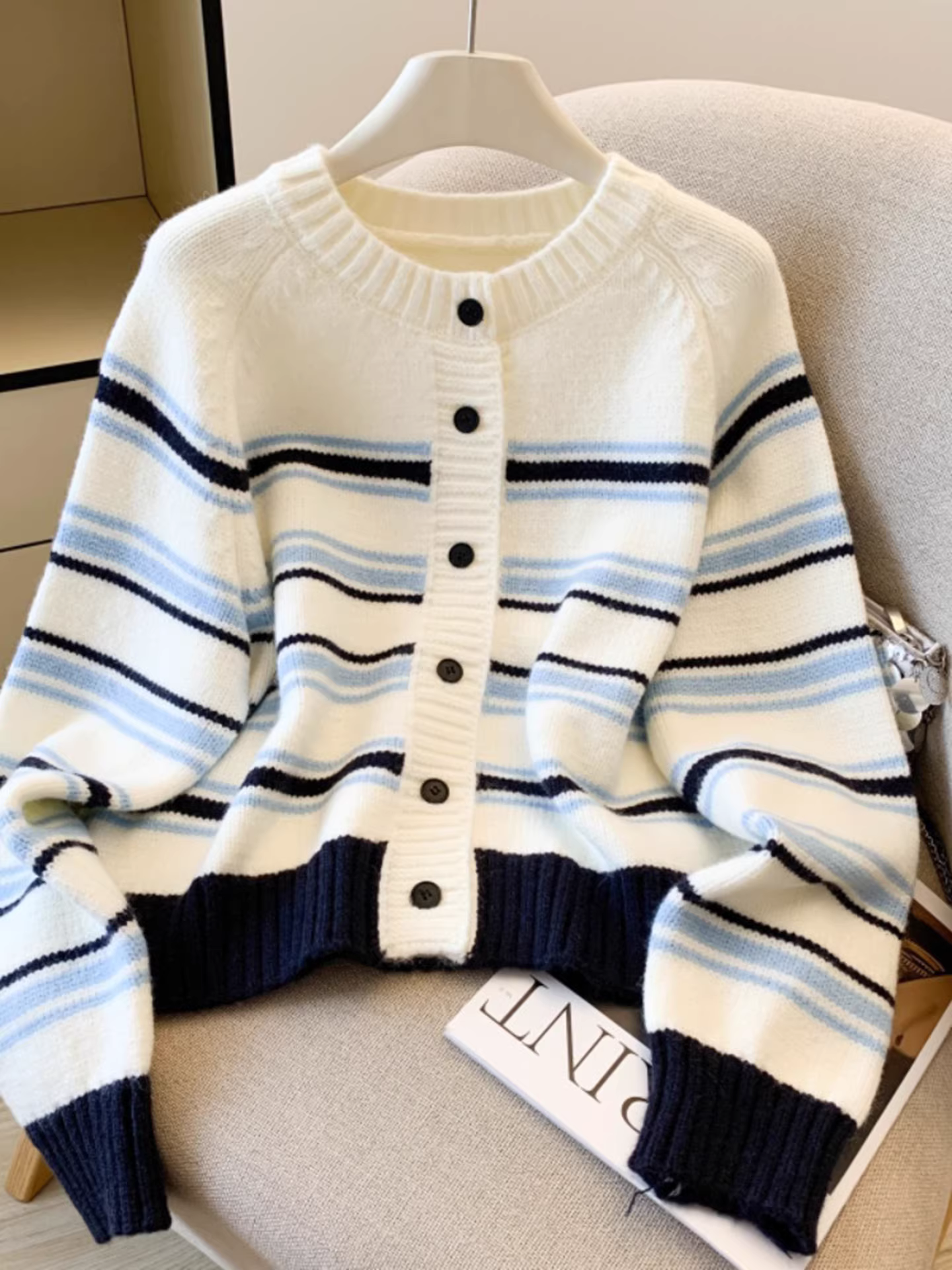 Áo len dệt kim dài tay kẻ sọc phong cách La Chapelle dành cho nữ, mẫu mới thu đông 2025, kiểu dáng rộng rãi