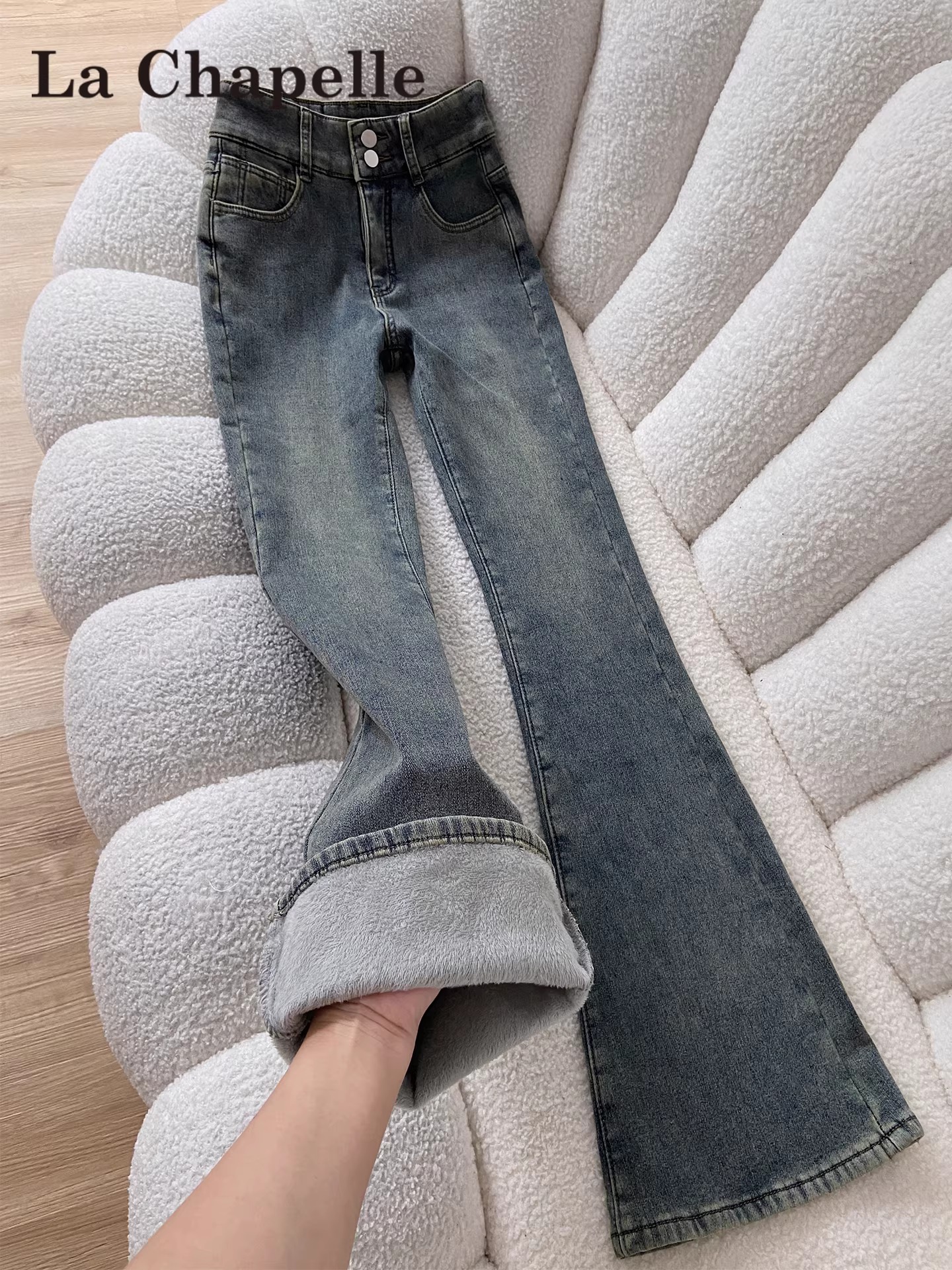Quần jean dáng loe ôm sát lót lông cừu La Chapelle dành cho nữ, quần ống loe cạp cao tôn dáng mùa thu đông 2025 dành cho người nhỏ nhắn.
