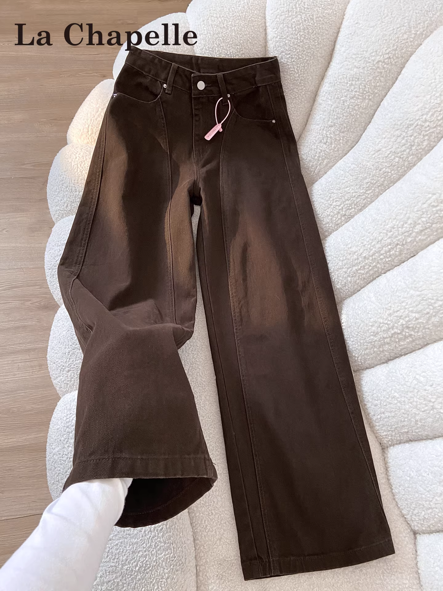 Quần jeans ống rộng màu cà phê La Chapelle dành cho nữ, mẫu mới thu đông 2025, cạp cao, dáng rộng, chất liệu mềm mại, ống thẳng