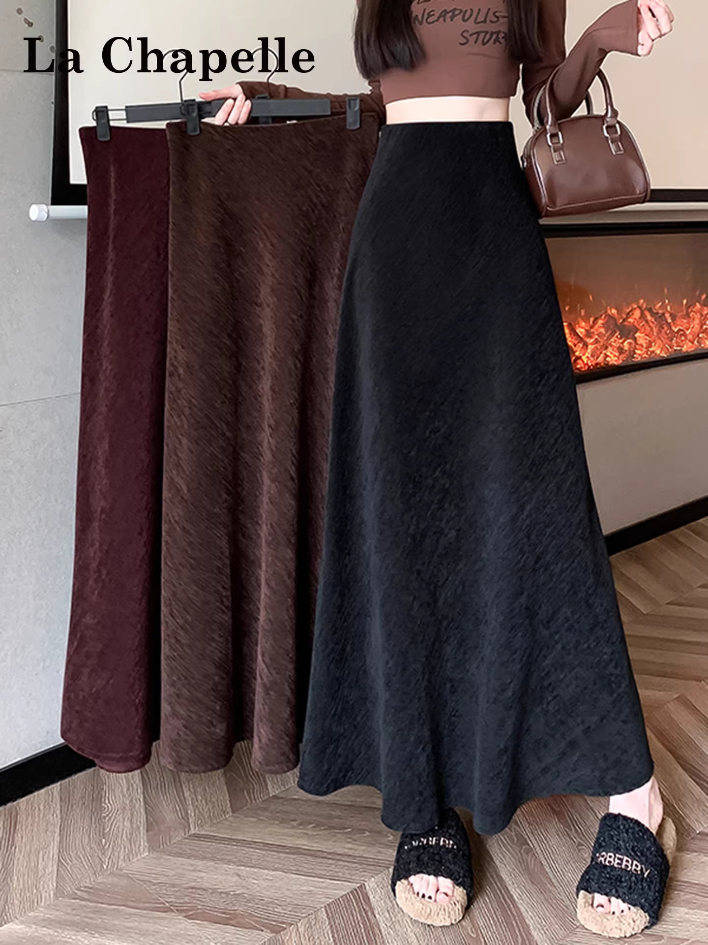 Váy chữ A len đen La Chapelle dành cho nữ, mẫu mới thu đông 2025, chất liệu nhung tăm cao cấp, dáng đuôi cá, dài ngang đùi, cạp cao