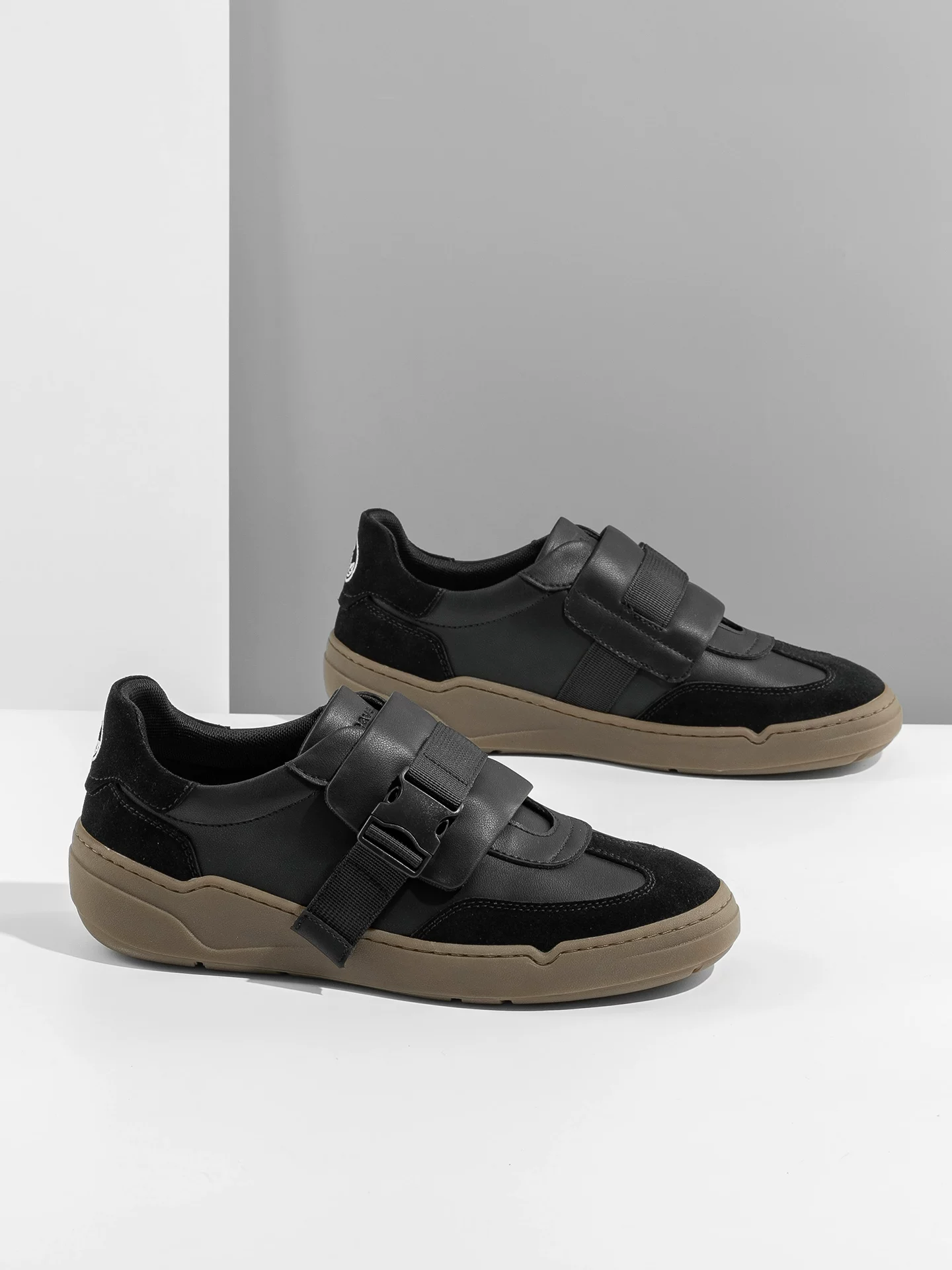 Giày nam Maple Leaf Giày mùa đông Giày nam hợp thời trang 2025 Giày thể thao nam mới có khóa Giày lười thông thường Giày nam đa năng