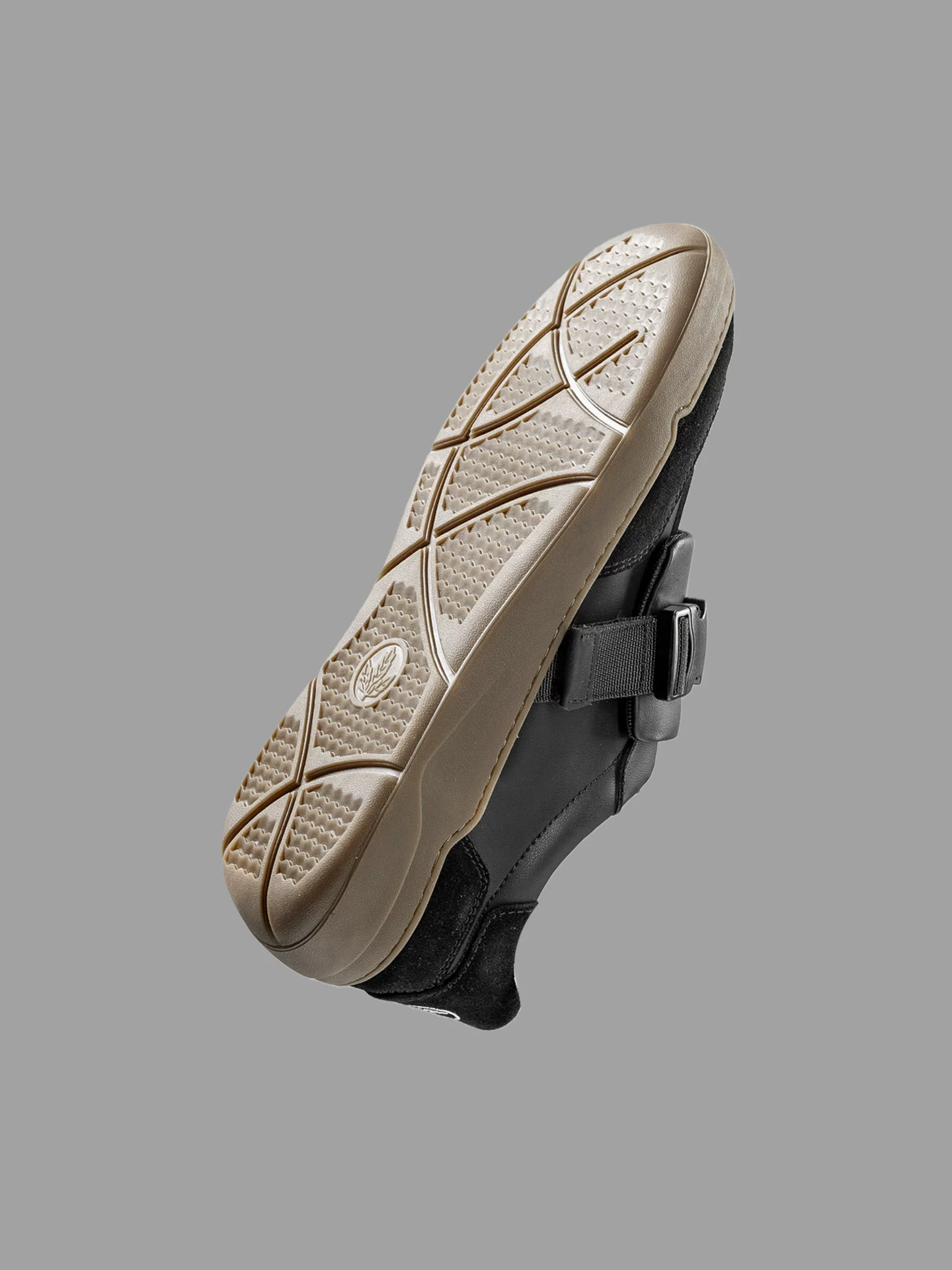 Giày nam Maple Leaf Giày mùa đông Giày nam hợp thời trang 2025 Giày thể thao nam mới có khóa Giày lười thông thường Giày nam đa năng