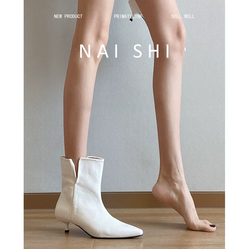 Phiên bản da cừu! Giày bốt mũi nhọn kiểu Pháp dành cho nữ với gót kitten, bốt màu nude đơn giản với phần mở rộng, bốt ngắn màu trắng tôn dáng.