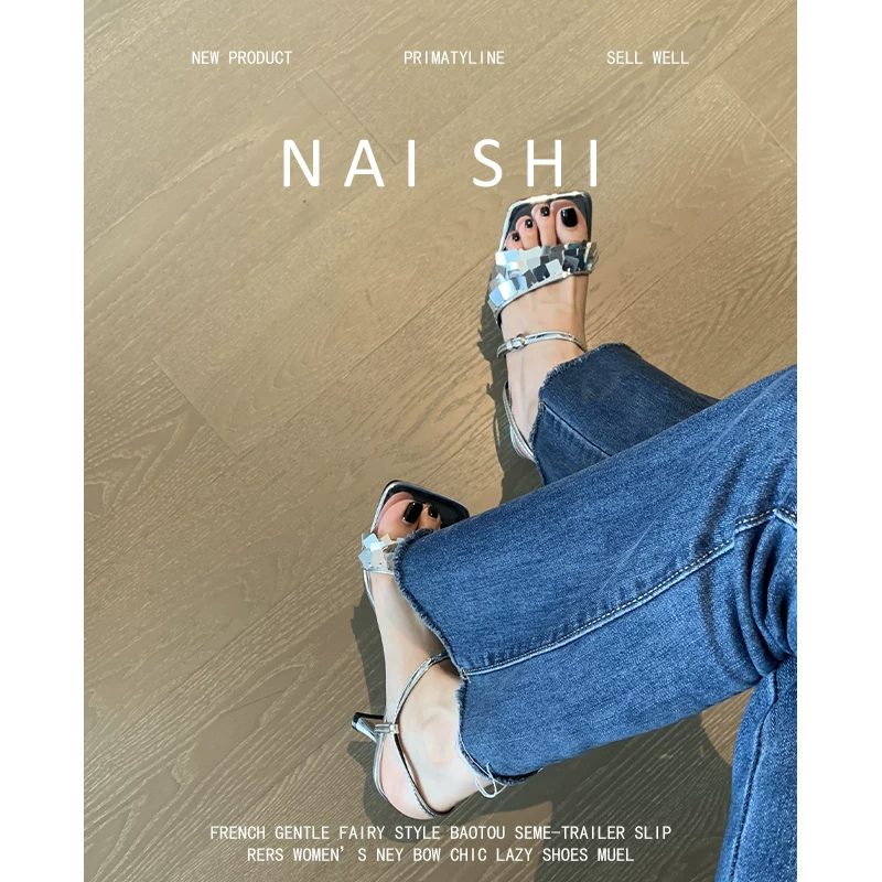Phiên bản da cừu! Giày cao gót hở mũi đính sequin bạc, quai đơn, gót nhọn, mũi vuông, dép cao cấp kiểu Pháp dành cho nữ.