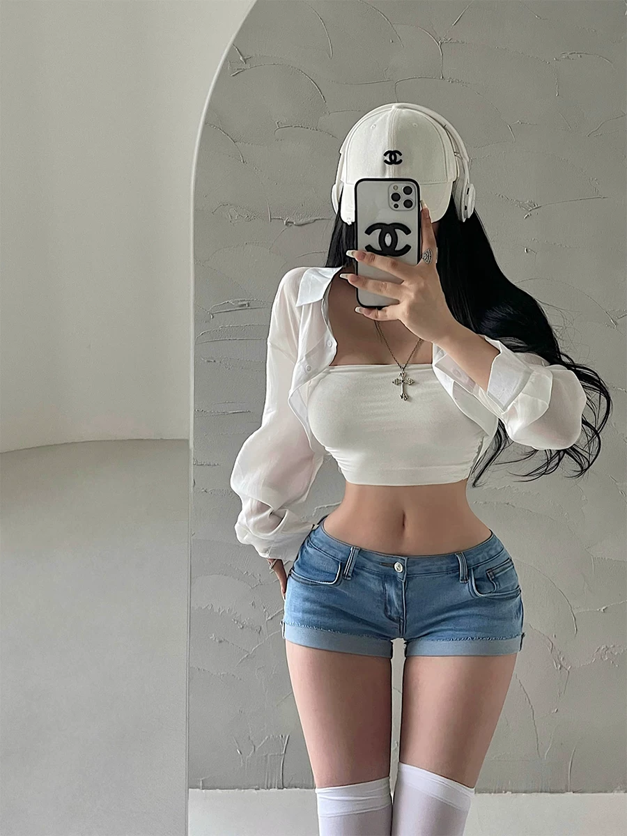 YoungGirlDay Quần short denim dài đến đùi kiểu Mỹ gợi cảm, cạp thấp, ôm sát hông, viền cuộn, tôn dáng cho nữ.