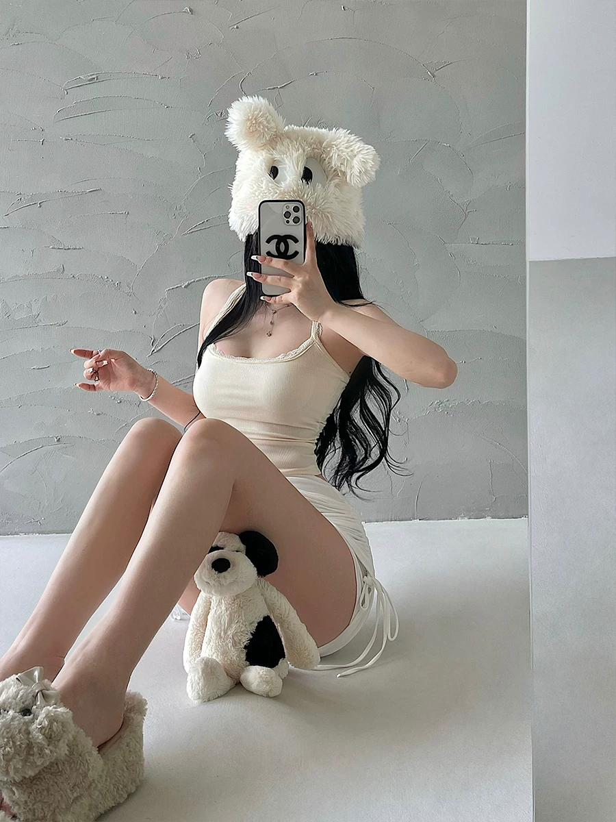Áo camisole YoungGirlDay thuần khiết gợi cảm, ôm sát, viền ren, có mút ngực tích hợp và thiết kế lưng khoét.