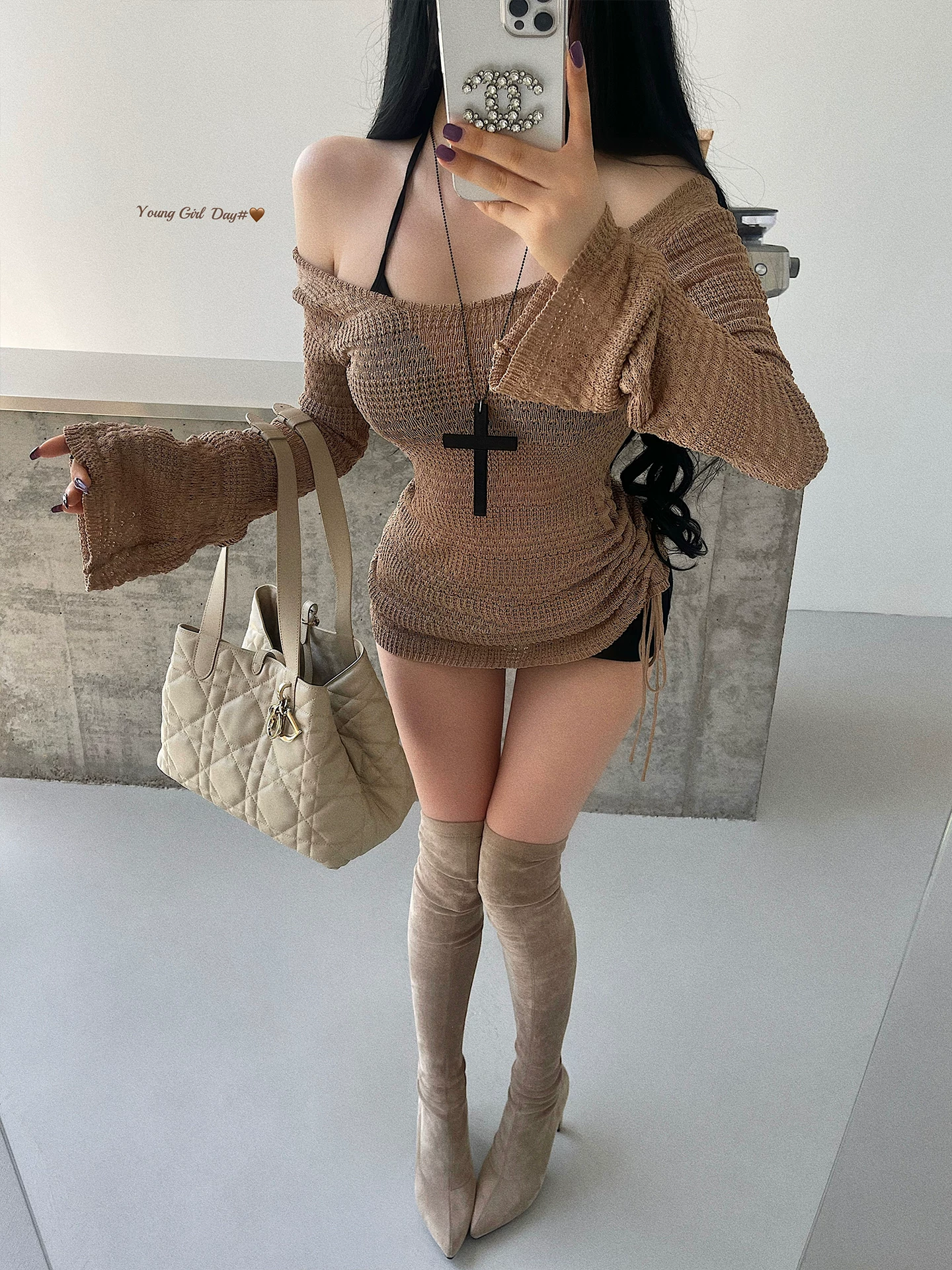 YoungGirlDay khao khát thuần khiết phong cách lười biếng dáng rộng có dây rút xếp ly tay áo chuông dệt kim khoét lỗ che phủ phần trên