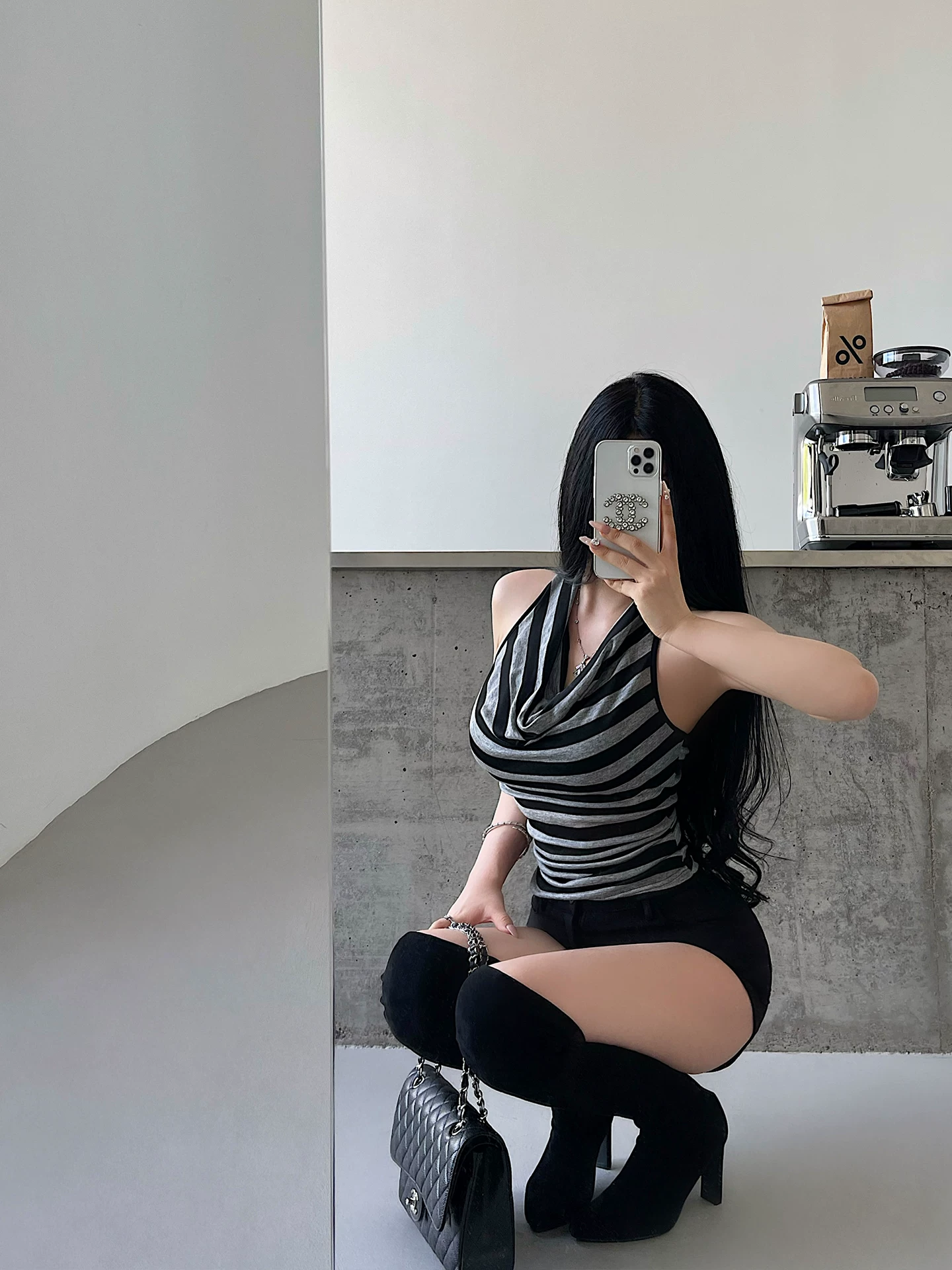 Áo hai dây sọc kẻ ôm sát gợi cảm, phong cách YoungGirlDay, thiết kế hở lưng quyến rũ dành cho nữ