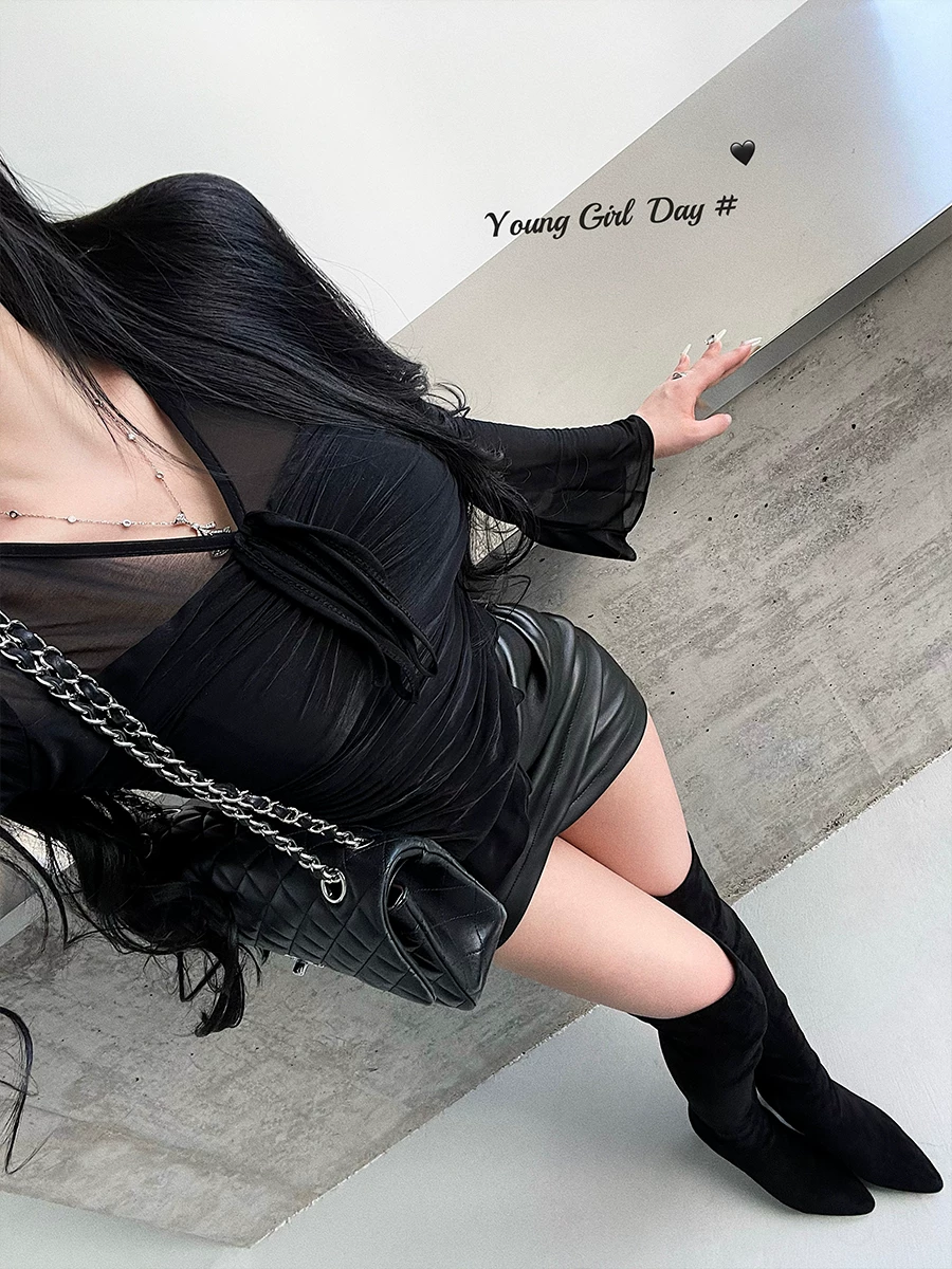 YoungGirlDay phong cách thuần khiết gợi cảm Áo thun cổ chữ V vừa vặn bằng lưới xếp nếp viền không đều tay áo loe