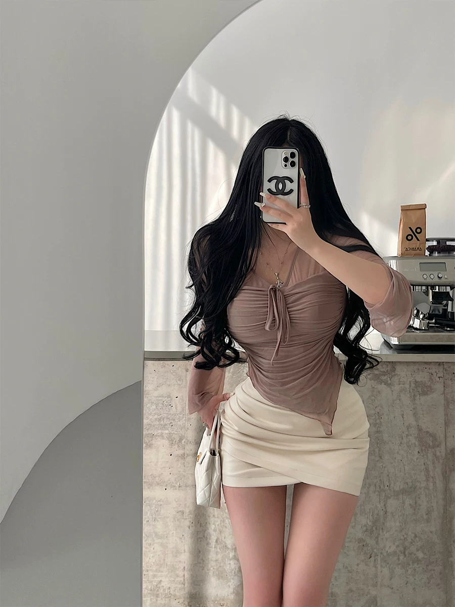 YoungGirlDay phong cách thuần khiết gợi cảm Áo thun cổ chữ V vừa vặn bằng lưới xếp nếp viền không đều tay áo loe