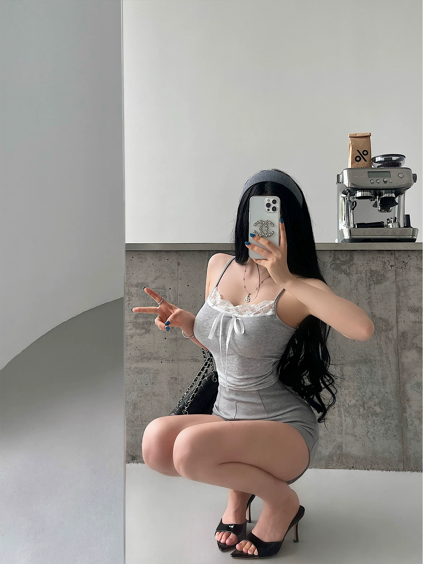 YoungGirlDay thuần khiết gợi cảm, áo yếm ren phối ren ôm sát có nơ, kèm miếng lót ngực