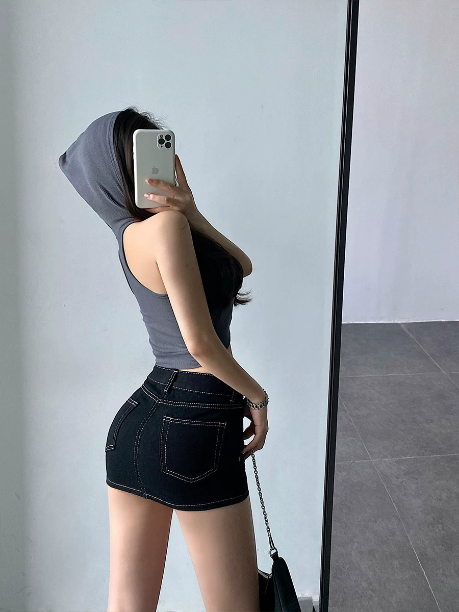 YoungGirlDay Áo crop top ngắn ôm sát co giãn gợi cảm phong cách Âu Mỹ có mũ trùm đầu và thiết kế không tay.