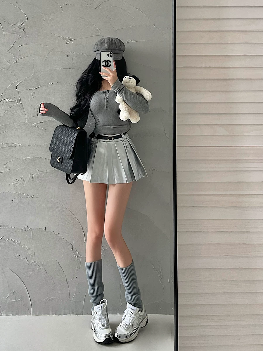 YoungGirlDay Váy xếp ly bằng da PU màu trắng bạc gợi cảm, cạp cao chống lộ hàng, có thắt lưng