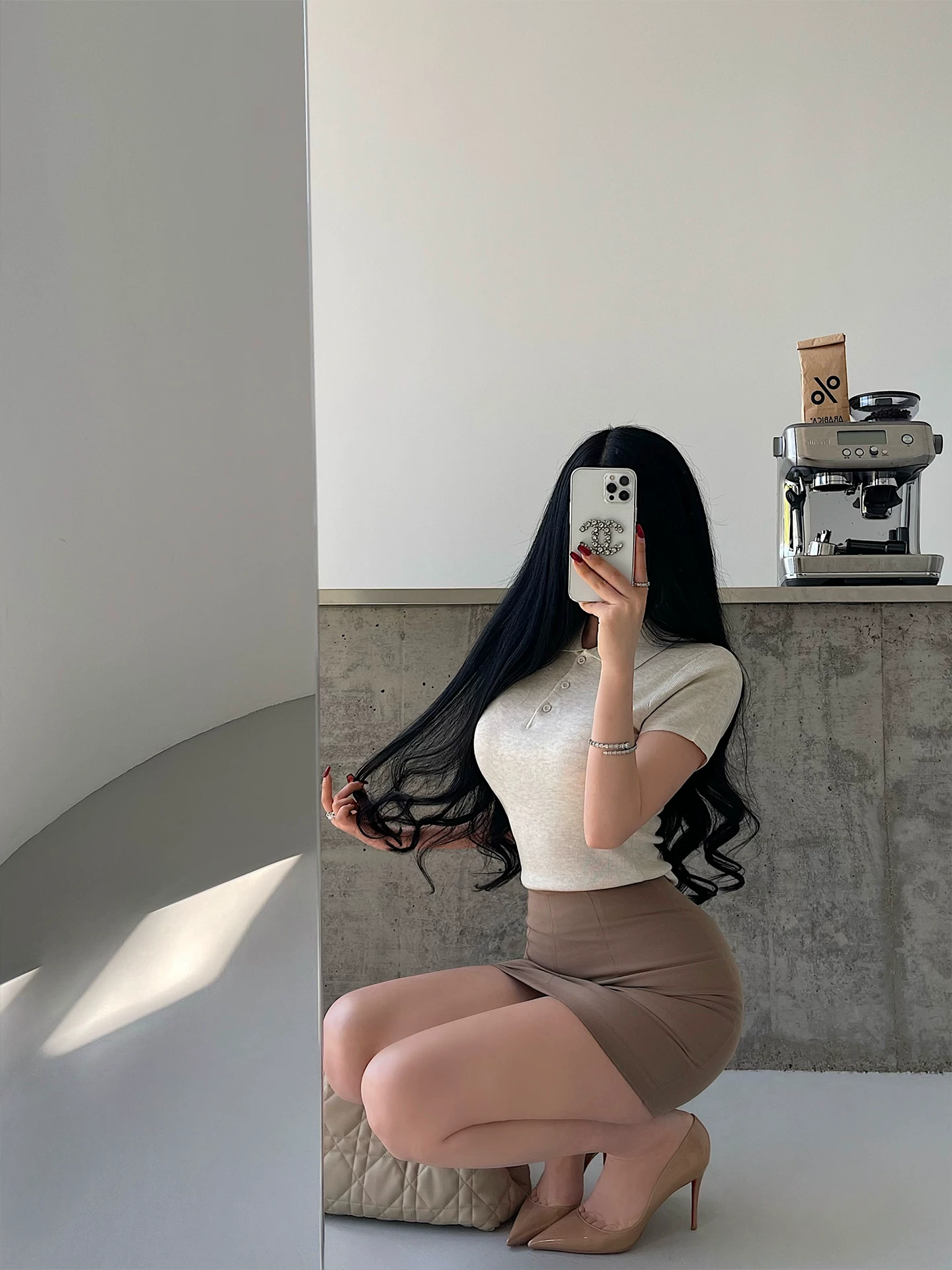 Áo thun dệt kim tay ngắn kiểu dáng cổ polo, ôm sát eo, tôn dáng, phong cách YoungGirlDay old money.