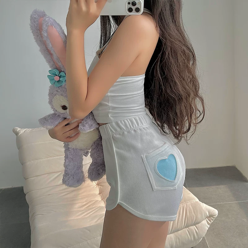 Quần short nữ YoungGirlDay 2025 cạp cao, tôn dáng, thêu hình trái tim ở túi sau, phong cách thể thao năng động.