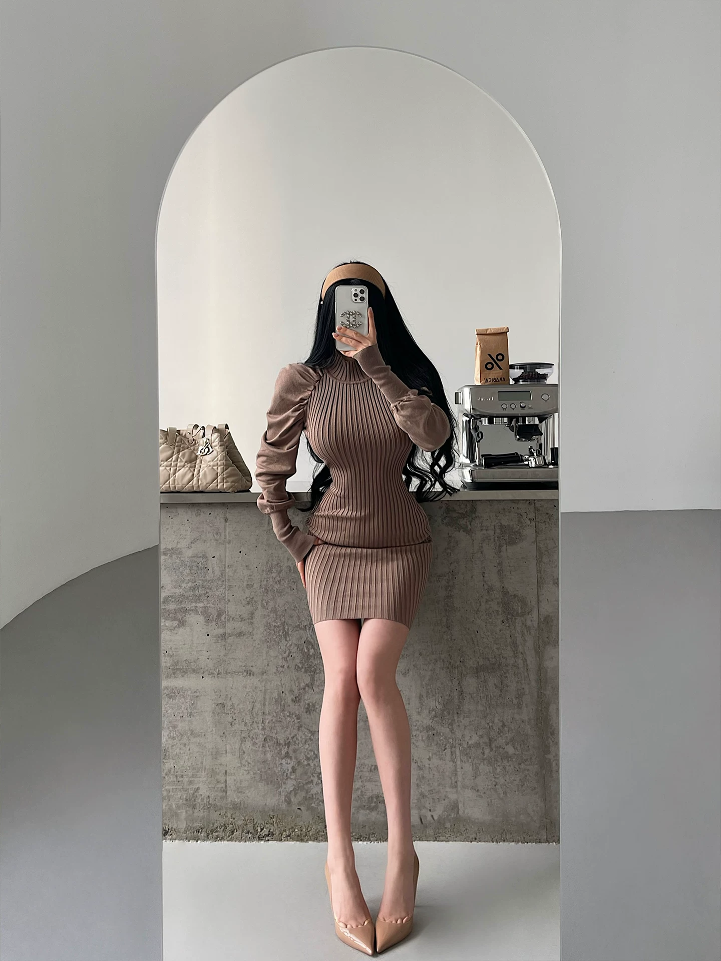 YoungGirlDay phong cách Hàn Quốc thuần khiết khao khát váy ngắn ôm sát cổ cao tay phồng kiểu dáng bodycon