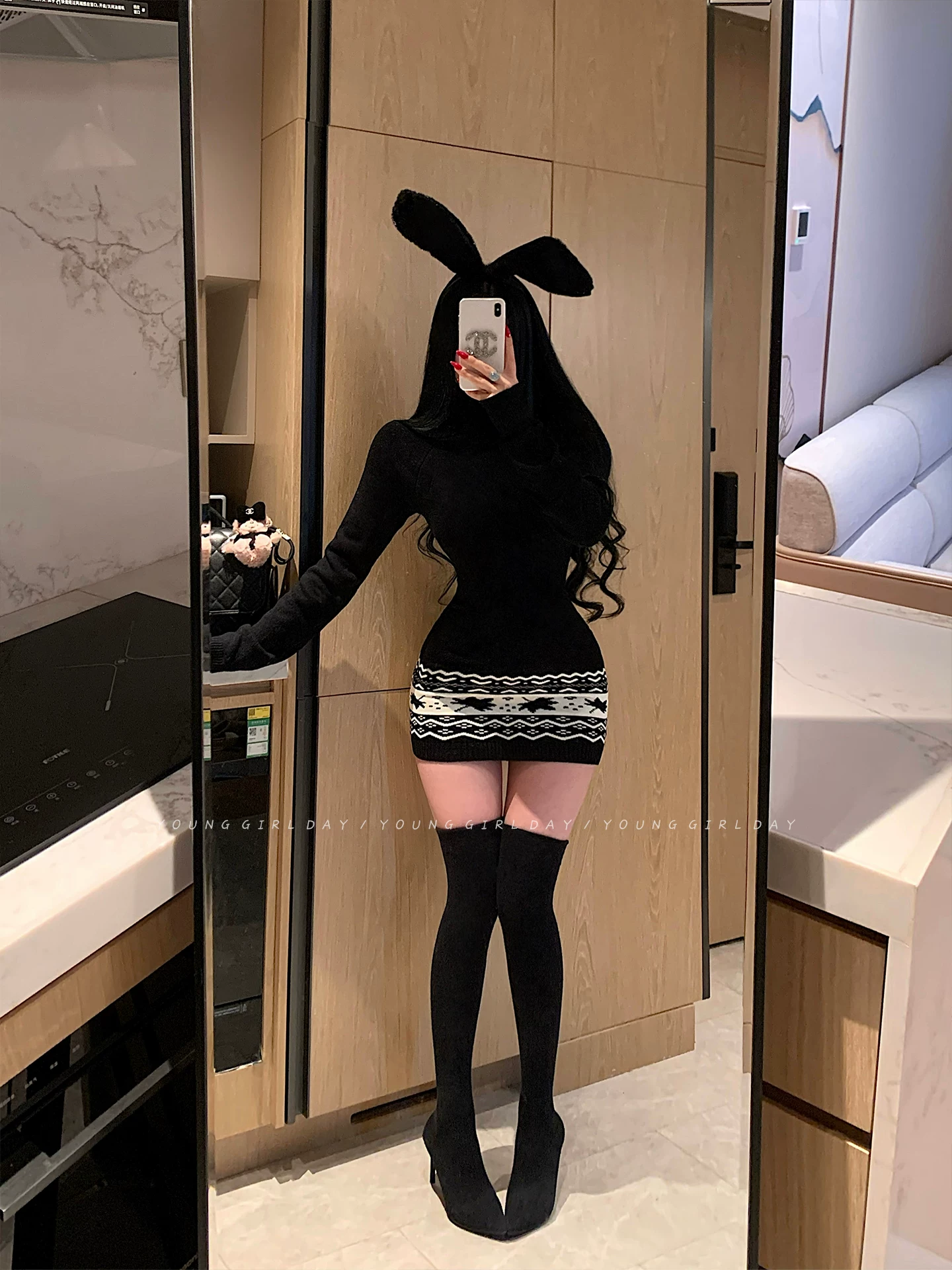 YoungGirlDay Năm mới và Giáng sinh không khí đầy khao khát thuần khiết Váy dệt kim jacquard cổ cao ôm sát váy ngắn bodycon