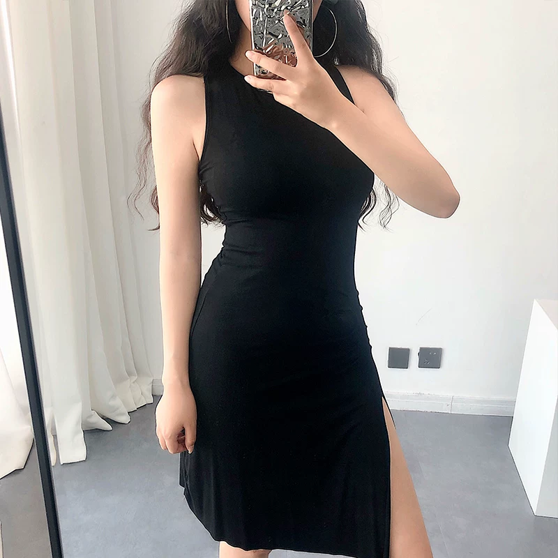 YoungGirlDay Phong cách châu Âu và Mỹ gợi cảm, ôm sát, không tay, thắt eo, xếp nếp, xẻ tà không đều, váy ngắn.