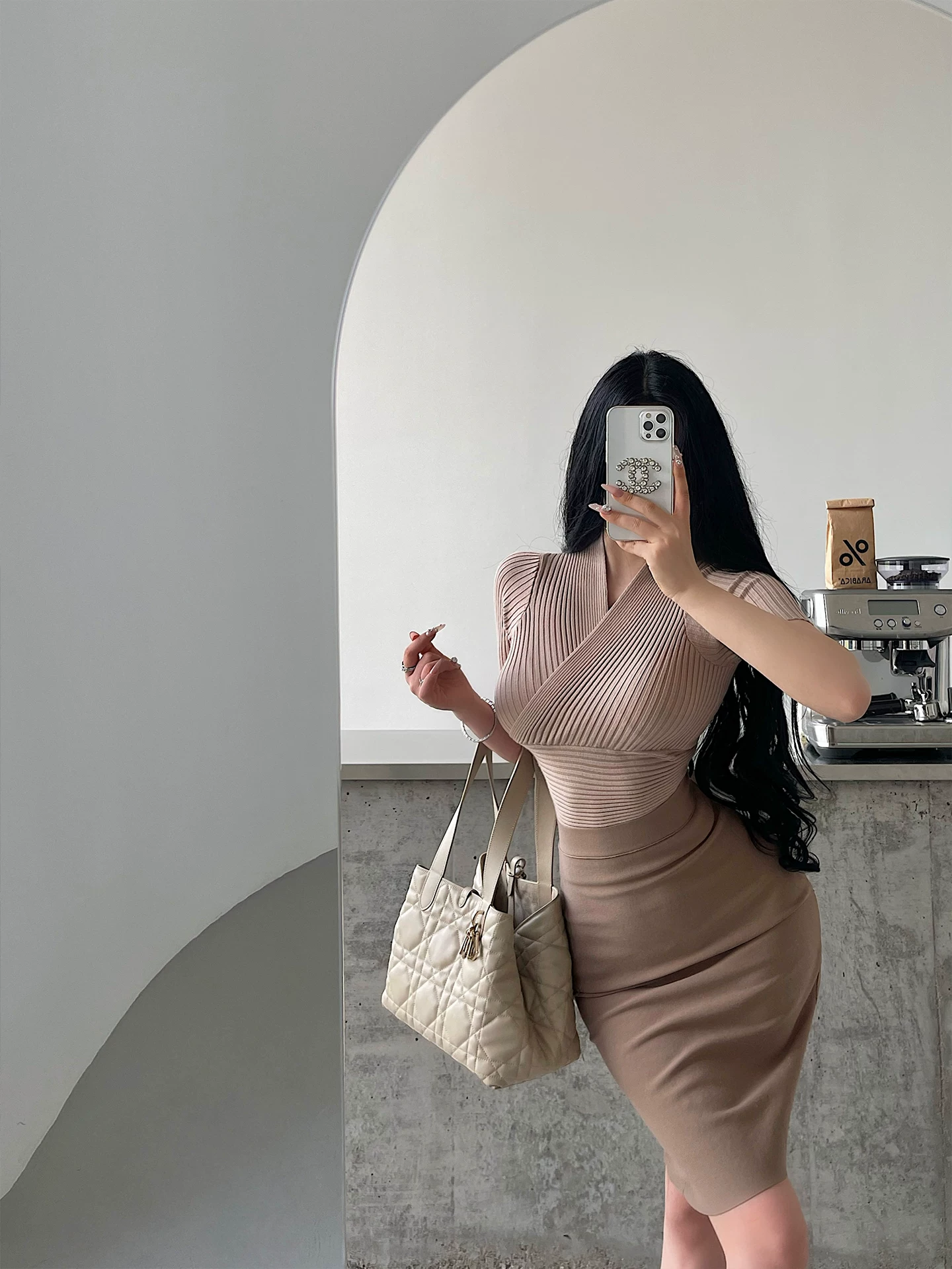 YoungGirlDay phong cách thuần khiết gợi cảm hot girl cổ chữ V gợi cảm ôm sát eo thon gọn áo thun dệt kim tay ngắn