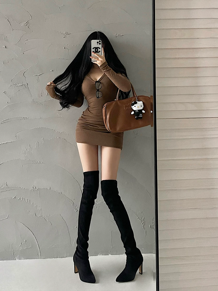 YoungGirlDay Pure Desire Style Phong cách gợi cảm cổ chữ V Slim Fit Ruched dài tay Bodycon Dress Váy ngắn.