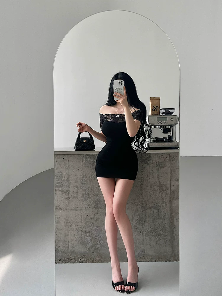 YoungGirlDay Váy ngắn ôm sát cơ thể, phối ren một bên vai, gợi cảm và quyến rũ, kiểu vá ngắn