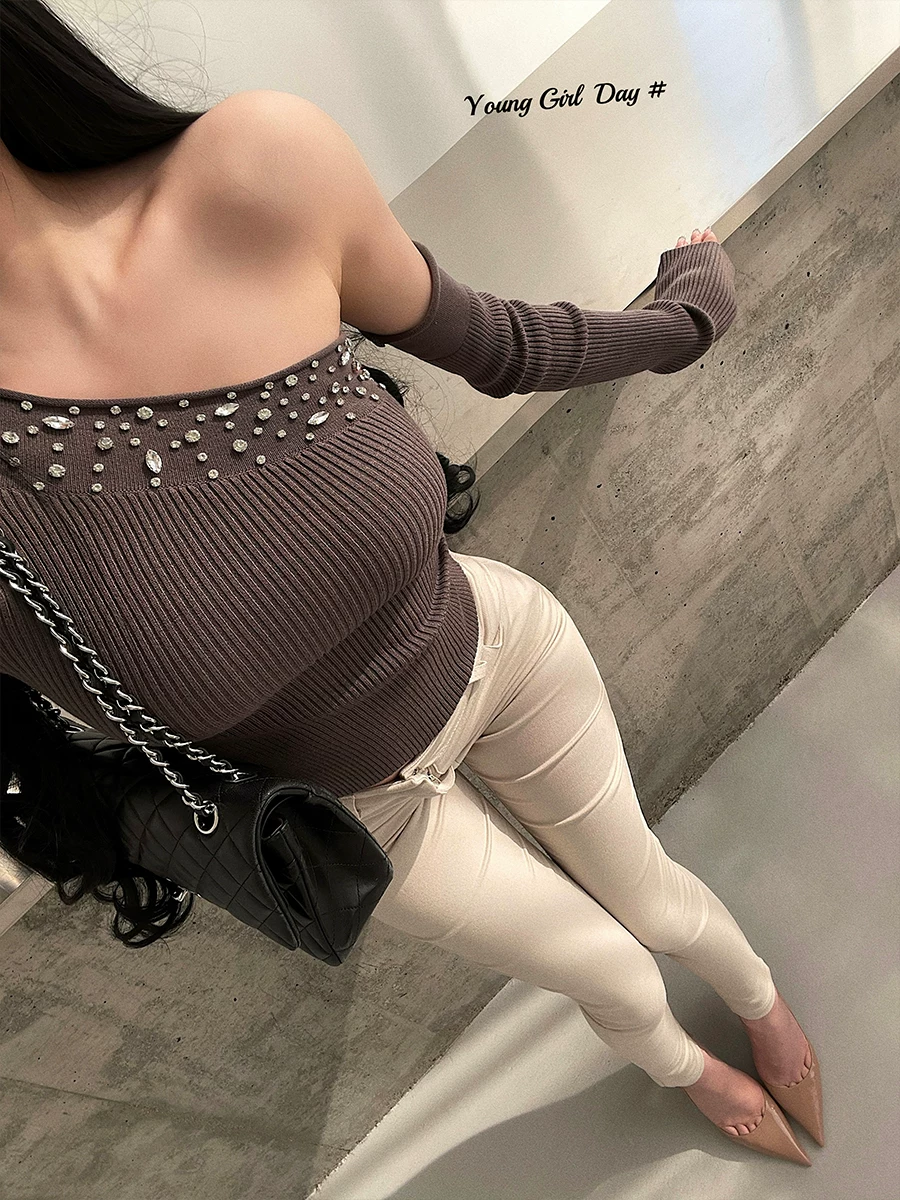 YoungGirlDay khao khát thuần khiết hot girl gợi cảm đính kim cương cổ áo bất đối xứng lệch vai tay áo có thể tháo rời áo dệt kim