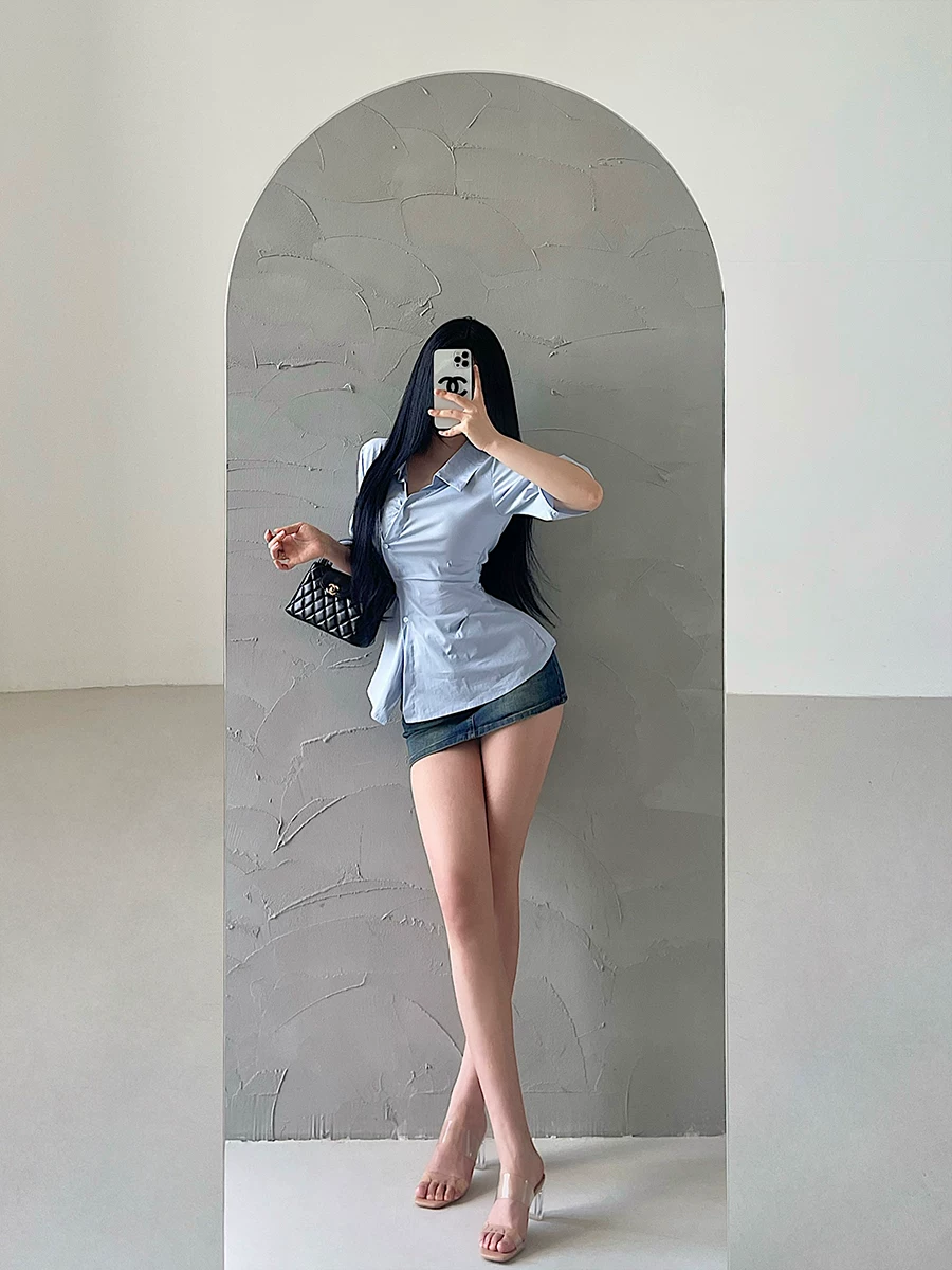 Áo sơ mi có cổ kiểu hoạt hình YoungGirlDay có eo xếp nếp không đều, một hàng khuy, gợi cảm, quyến rũ