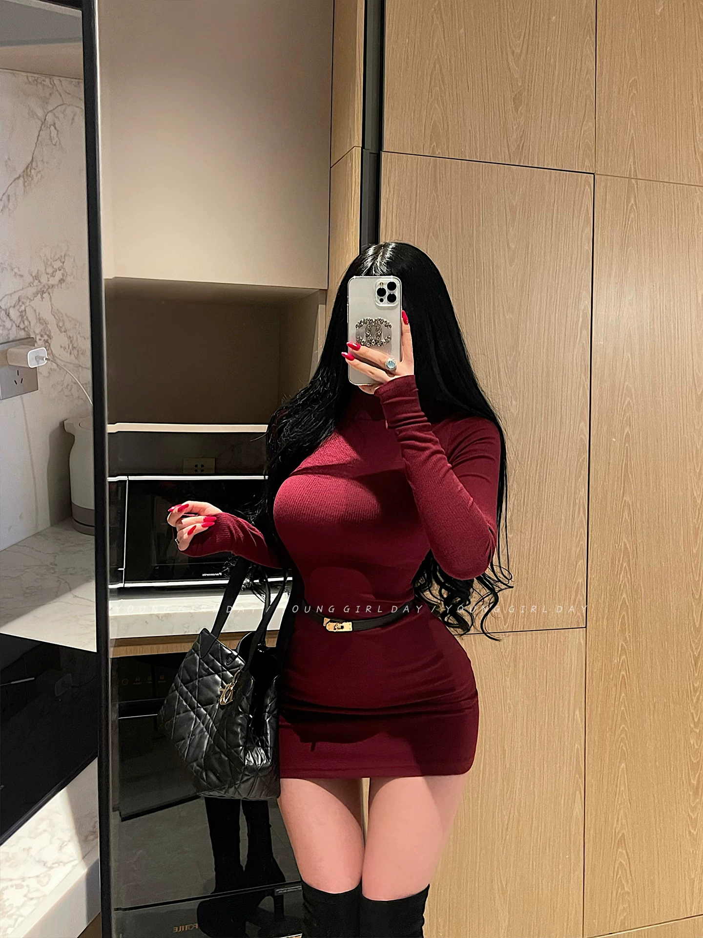 YoungGirlDay Kardashian váy ngắn ôm sát cổ cao gợi cảm, ôm sát cơ thể, tay dài, co giãn.