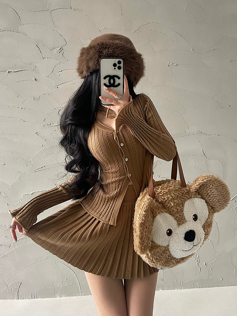 YoungGirlDay thuần khiết gợi cảm, áo cardigan tay loe, cài khuy đơn, chân váy ngắn xếp ly cao eo, bộ đồ dệt kim