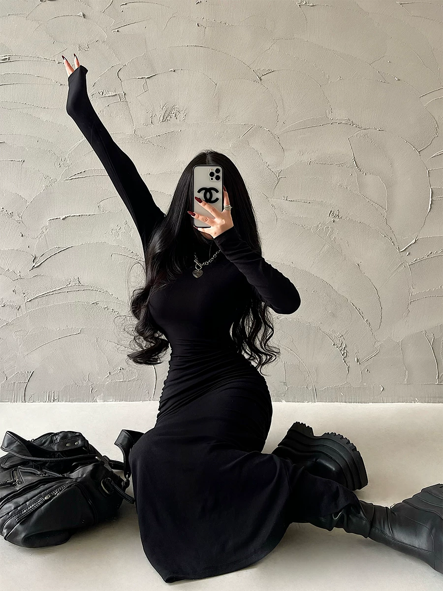 YoungGirlDay pure Desire vibe váy ôm sát cổ cao, tay dài, xẻ lưng, váy dài