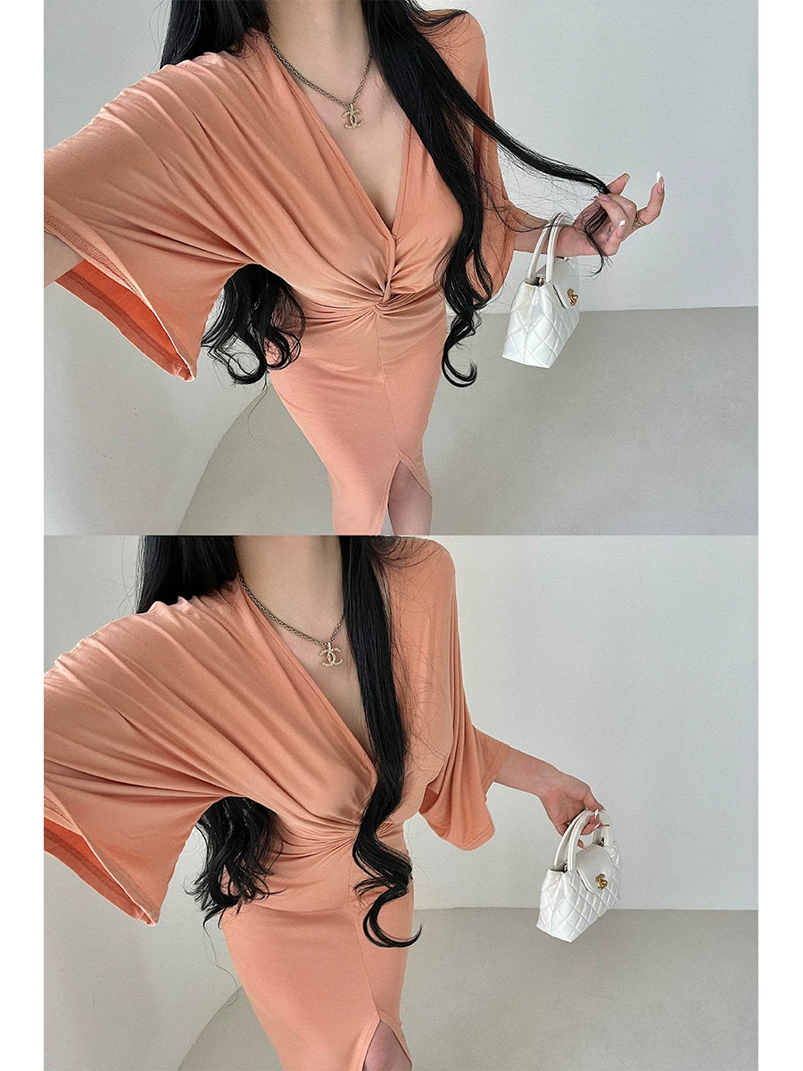 YoungGirlDay Váy dài vừa vặn, cổ chữ V sâu, thắt eo, xẻ tà phía trước, gợi cảm và thoải mái.