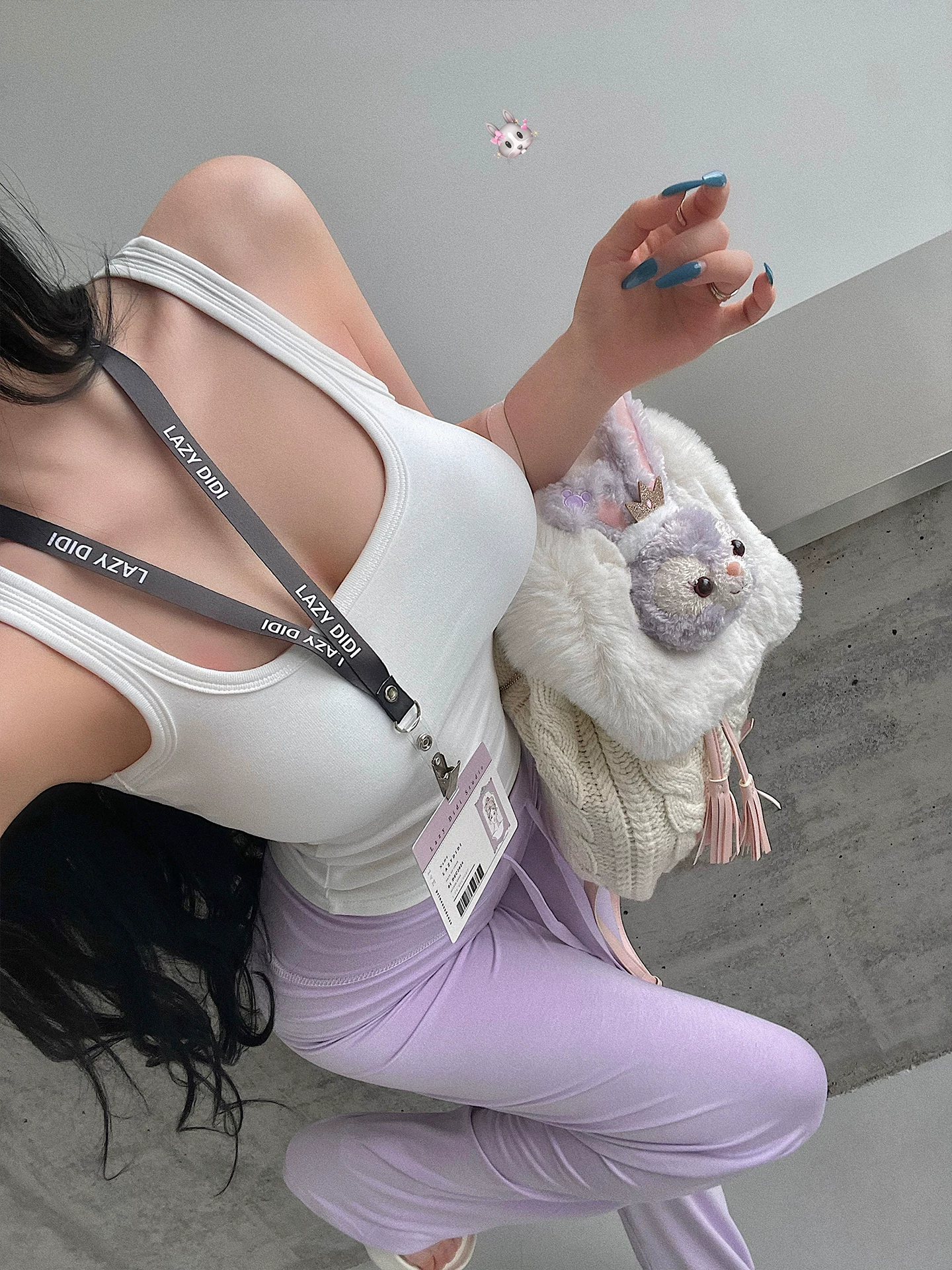 Áo camisole ôm sát, tôn dáng, không tay, có mút ngực tích hợp, dành cho cô gái trẻ, gợi cảm, quyến rũ.