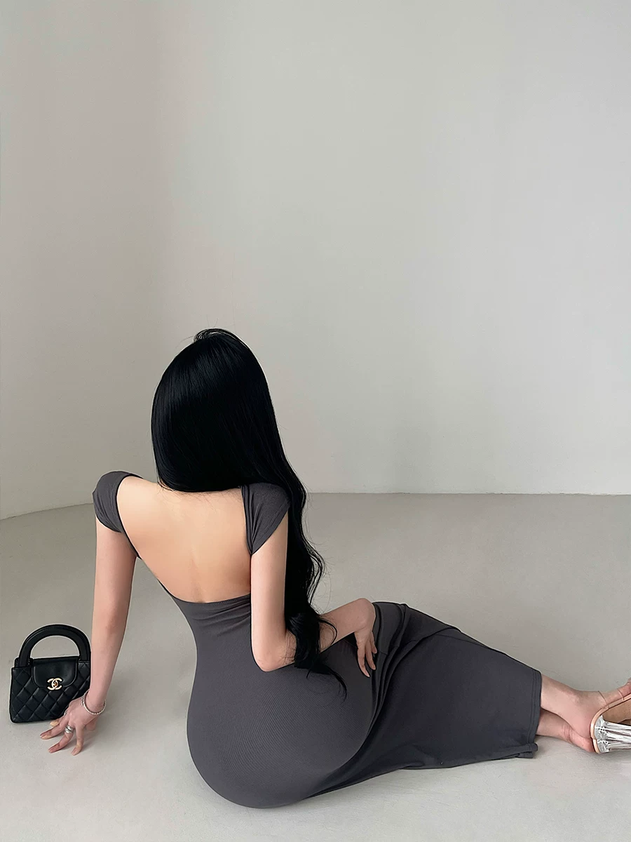 YoungGirlDay Kardashian váy ôm sát ngắn tay, hở lưng gợi cảm, vừa vặn với dáng người