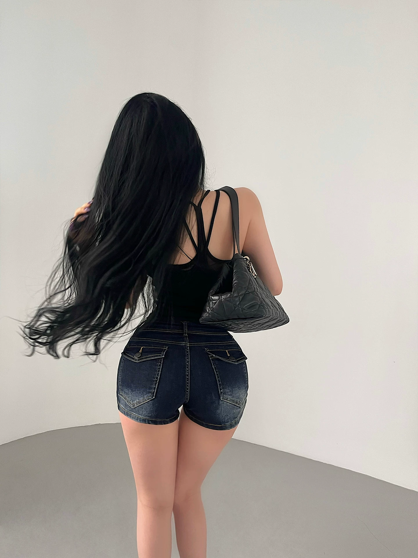 Áo tập yoga hai dây kiểu dáng ôm sát, tôn dáng, giúp thon gọn eo, phong cách hot girl YoungGirlDay
