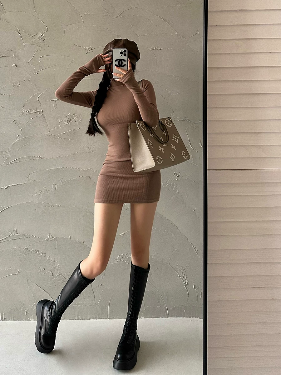 YoungGirlDay Váy bodycon dài tay ôm sát cổ cao phong cách cơ bản châu Âu và Mỹ với váy ngắn ôm sát hông.