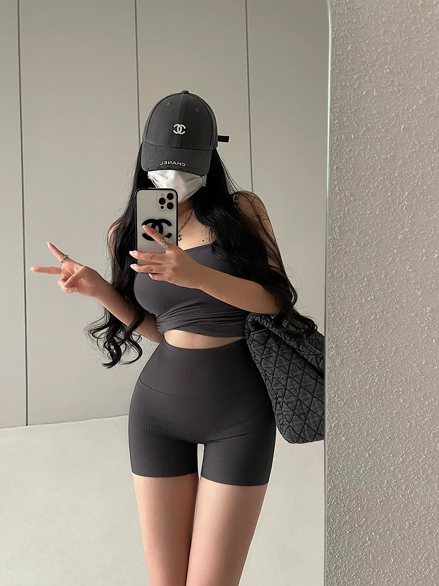 Quần short cá mập cạp cao ôm dáng phong cách Âu Mỹ YoungGirlDay, chất liệu co giãn, dài ba phần tư, dùng làm quần mặc ngoài.
