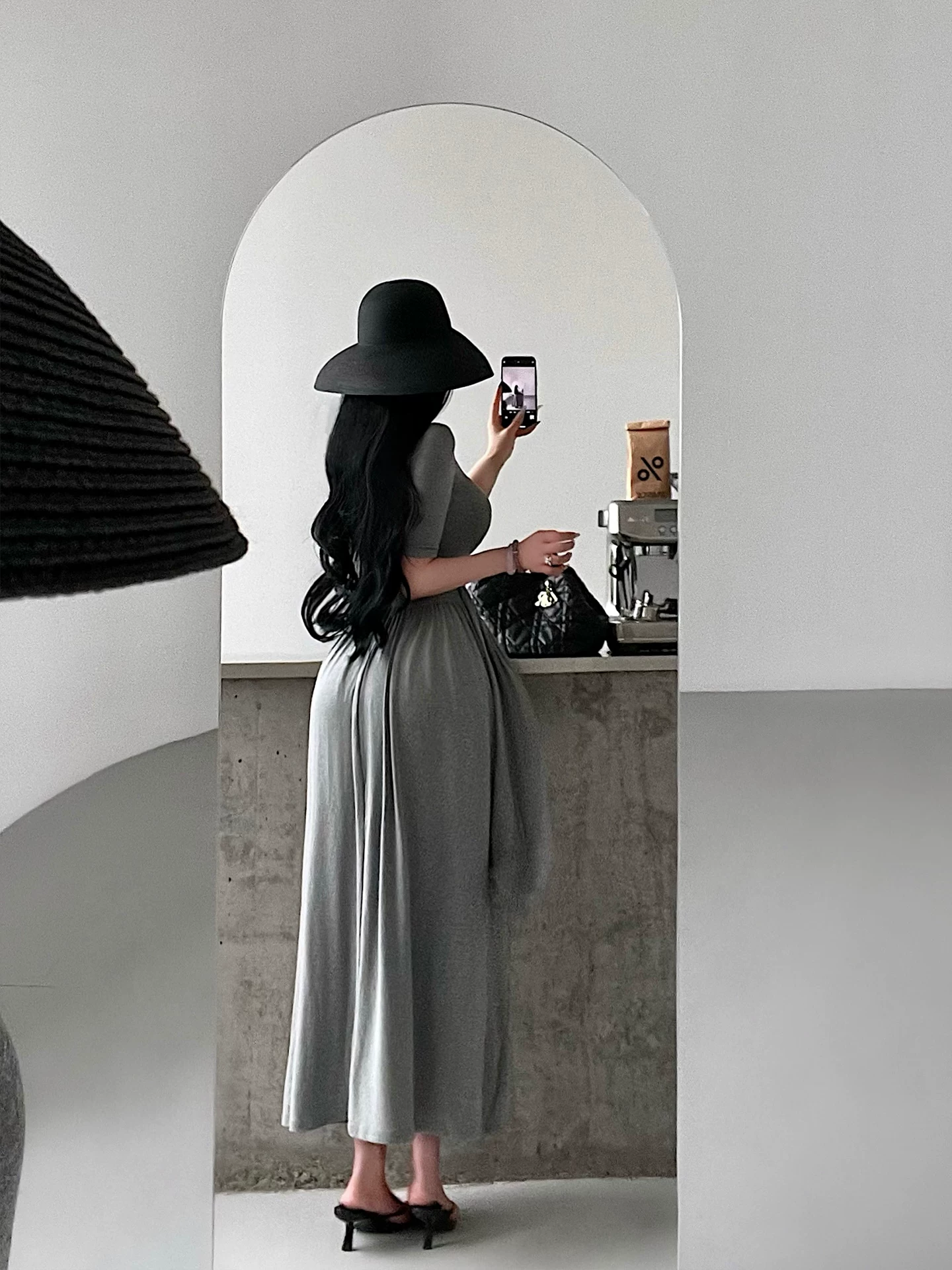 YoungGirlDay Pure Desire Style Váy thắt nút cổ chữ V gợi cảm với thiết kế nâng ngực, ôm eo, hiệu ứng giảm béo, viền xếp nếp, váy dài.