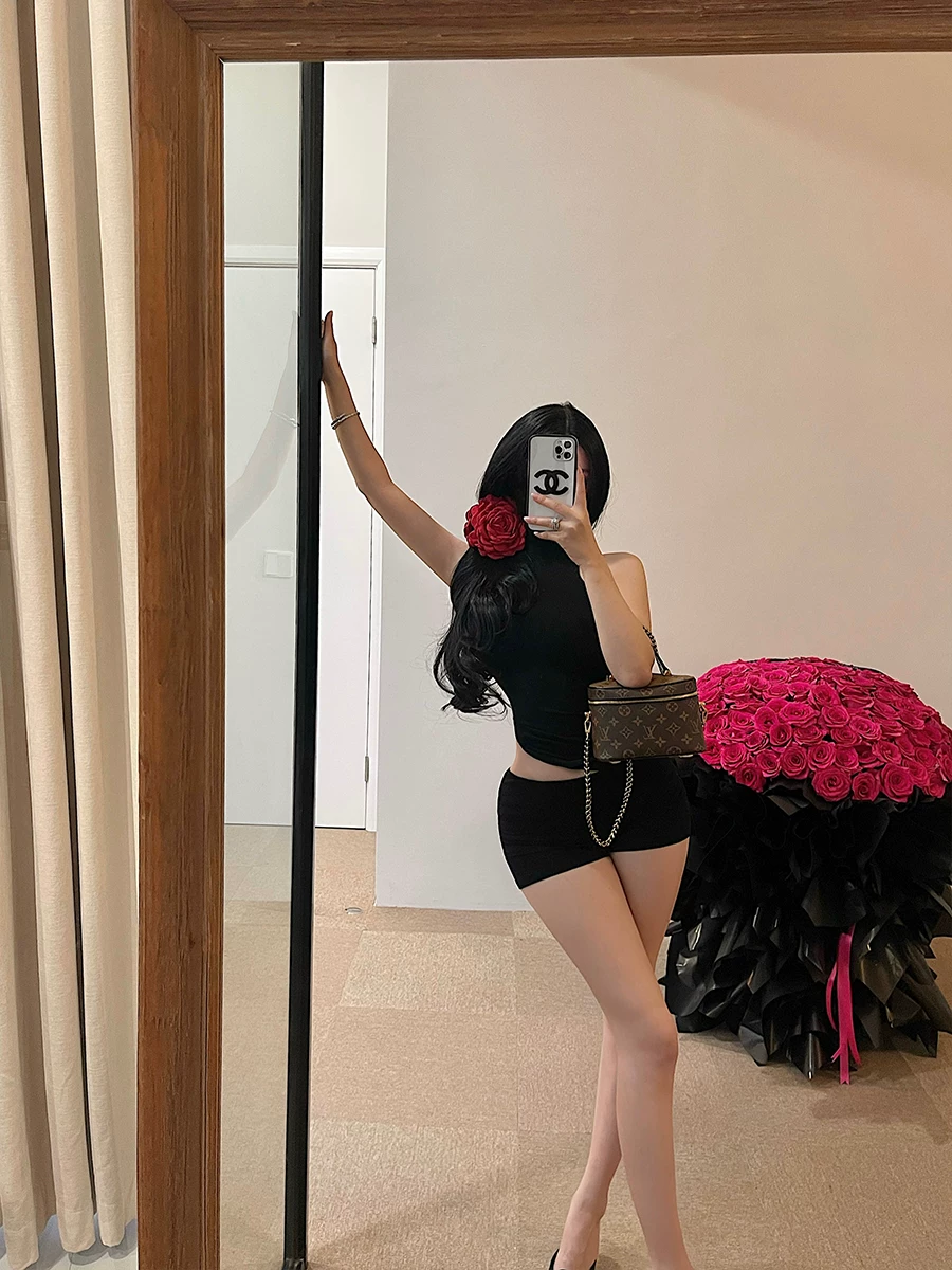 YoungGirlDay khao khát thuần khiết cô gái nóng bỏng gợi cảm áo ba lỗ không tay cổ cao quần short cạp thấp kiểu dáng thời thượng