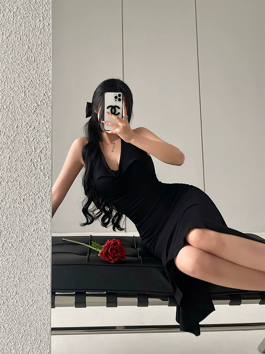 YoungGirlDay phong cách thuần khiết gợi cảm, váy ôm sát bodycon đuôi cá, váy dài vừa phải, cổ yếm