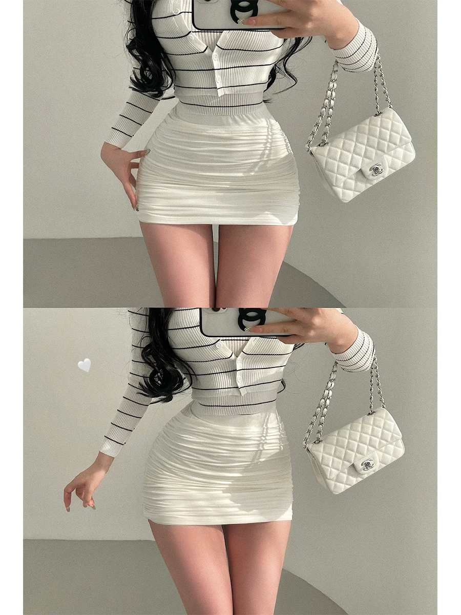 YoungGirlDay váy ngắn ôm sát eo cao gợi cảm với quần short an toàn để tránh lộ hàng, váy ngắn xếp ly ôm sát cơ thể.