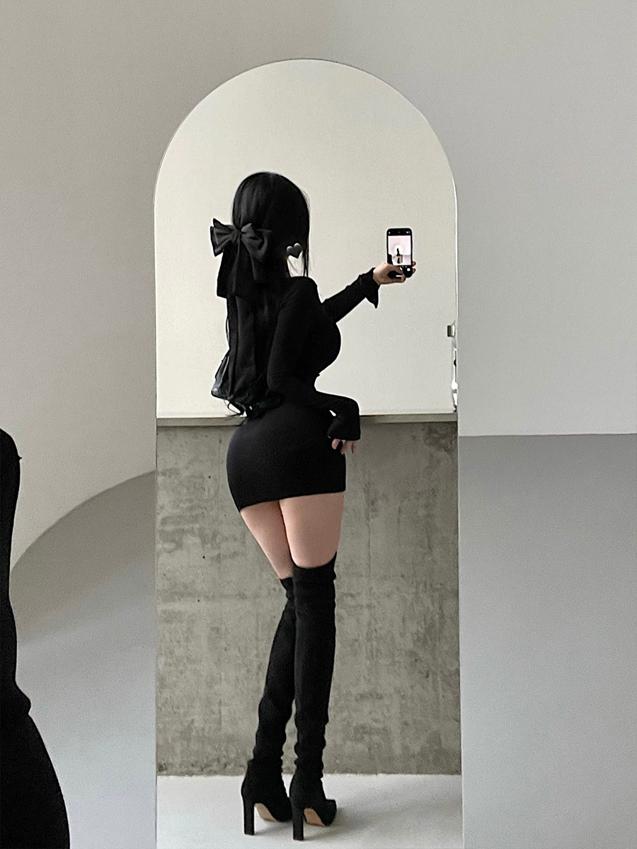 YoungGirlDay Pure Desire Style Váy ôm sát cổ chữ V gợi cảm, ôm eo, tay dài, ôm sát hông, váy ngắn ôm sát hông.