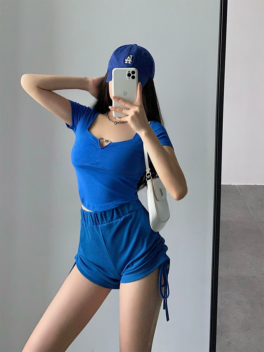 YoungGirlDay khao khát thuần khiết gợi cảm, thiết kế hình trái tim khoét rỗng, viền cong, áo thun ngắn tay